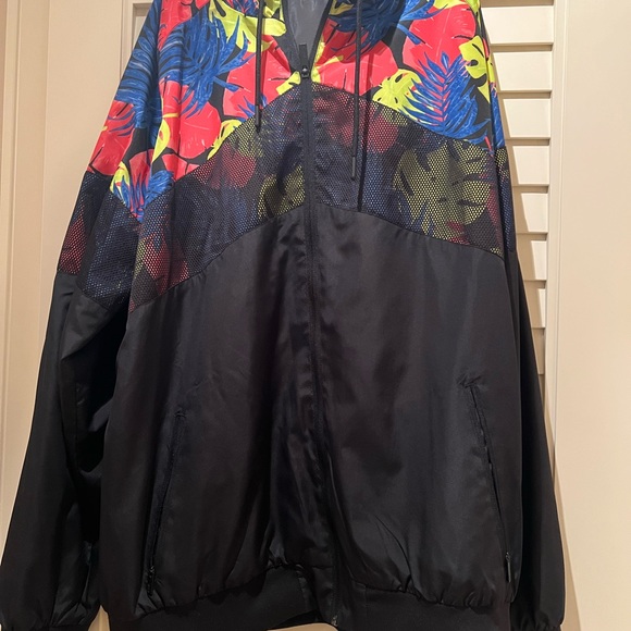 Black nylon jacket with tropical design. - Picture 5 of 9